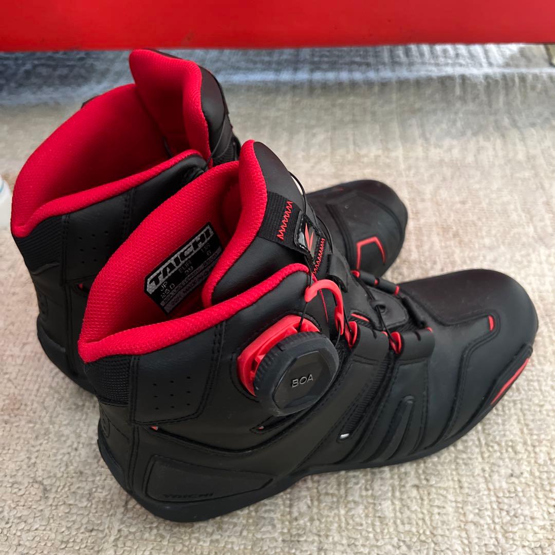 TAICHI バイク用靴 BOAシステム ブラック/レッド