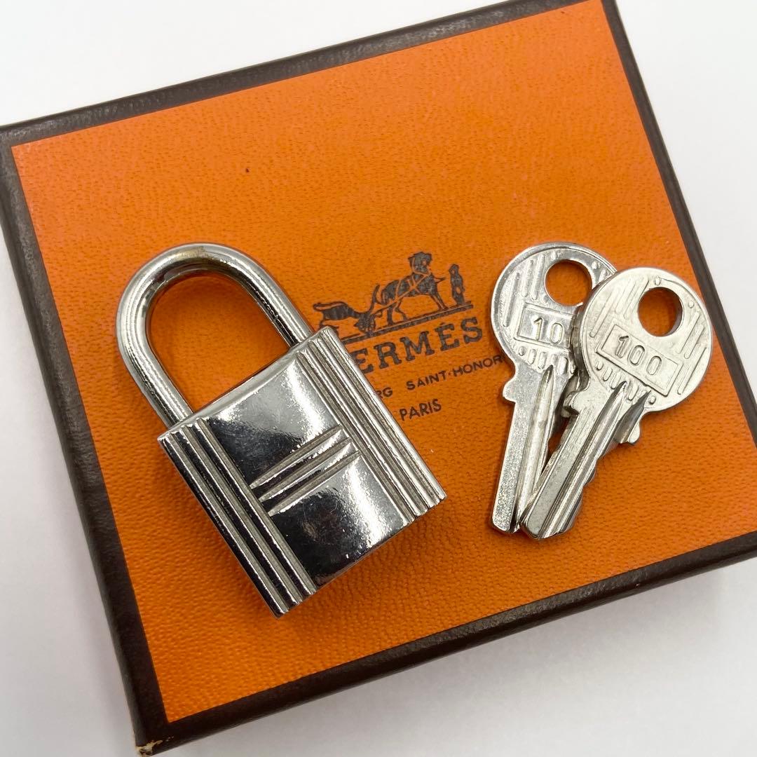 エルメス　カデナ　パドロック　南京錠　鍵　100 2本セット　ロゴ刻印　シルバー
