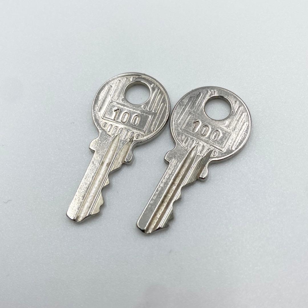 エルメス　カデナ　パドロック　南京錠　鍵　100 2本セット　ロゴ刻印　シルバー