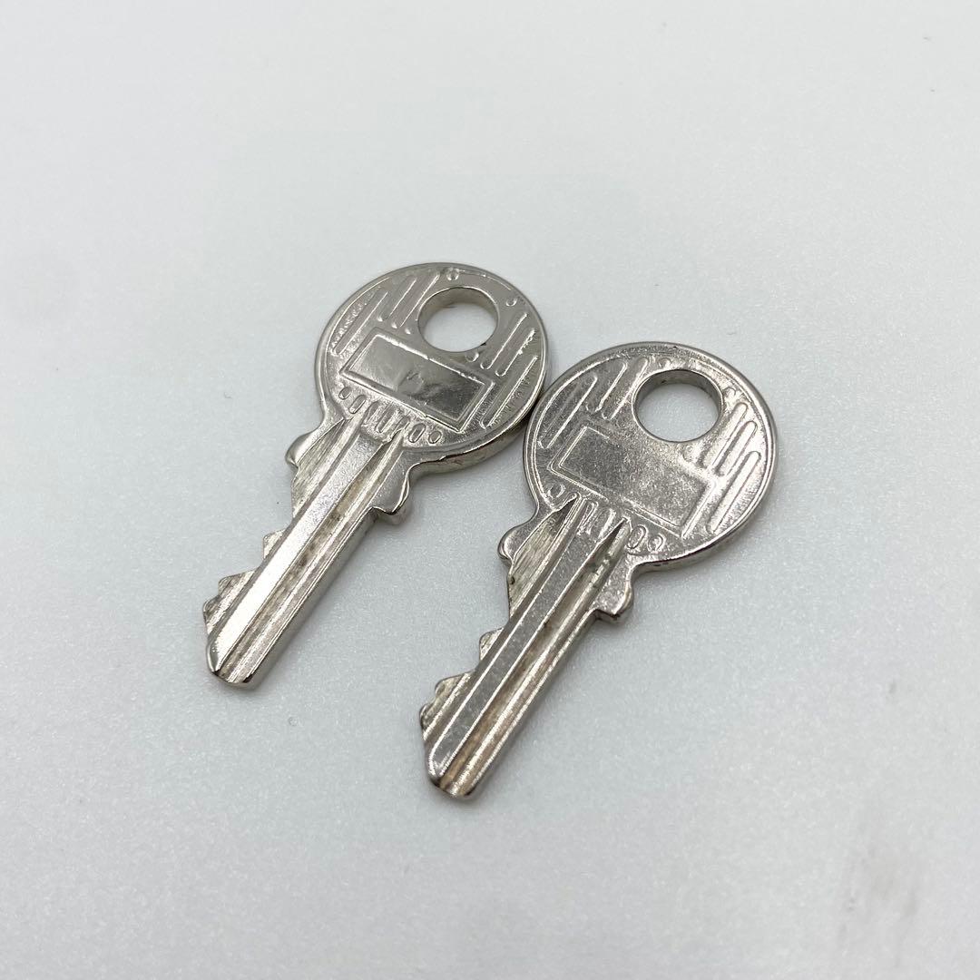 エルメス　カデナ　パドロック　南京錠　鍵　100 2本セット　ロゴ刻印　シルバー