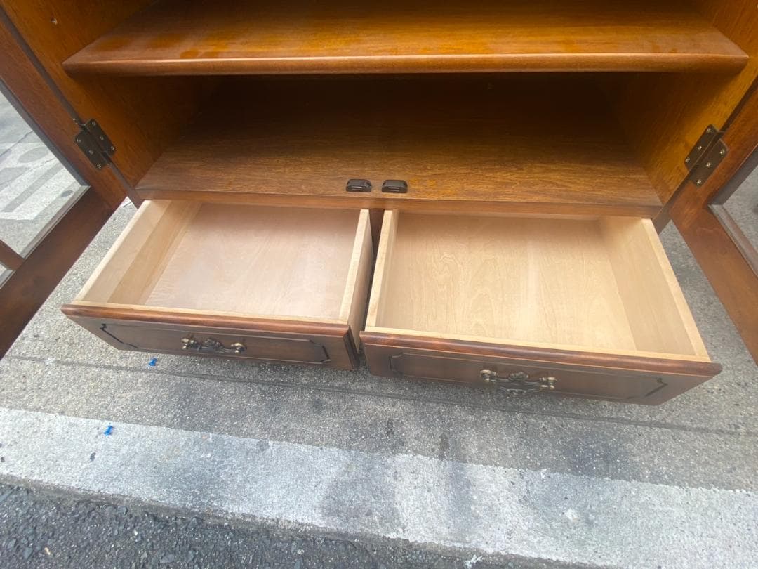 A626「Karimoku」カリモクコロニアル キャビネット ショーケース