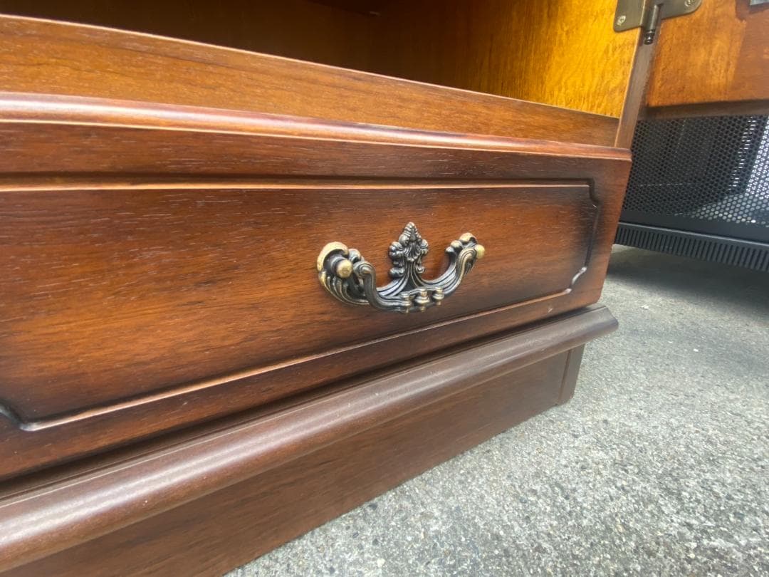 A626「Karimoku」カリモクコロニアル キャビネット ショーケース