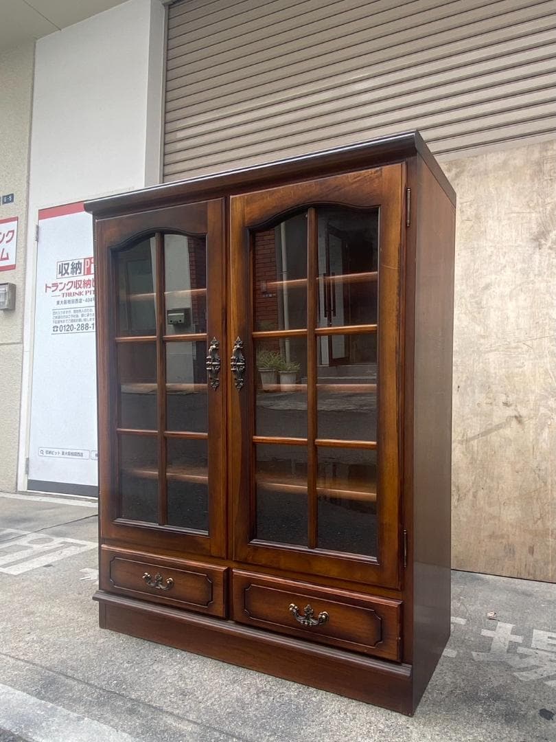 A626「Karimoku」カリモクコロニアル キャビネット ショーケース