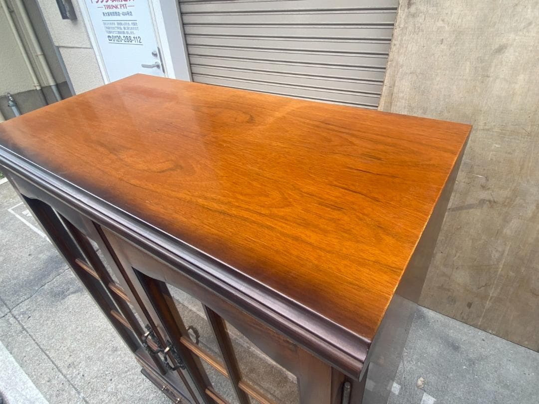 A626「Karimoku」カリモクコロニアル キャビネット ショーケース