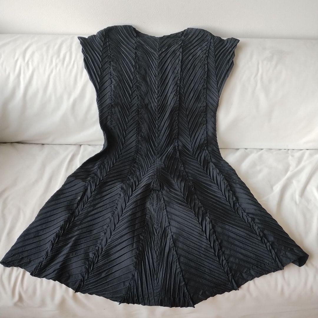 issey miyake ワンピース　ブラック　個性的