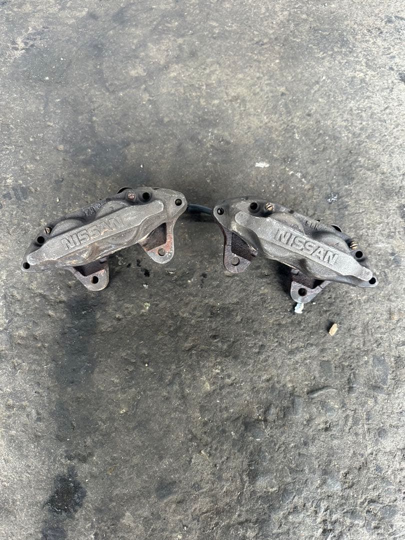日産　Z32用フロントキャリパー左右セット
