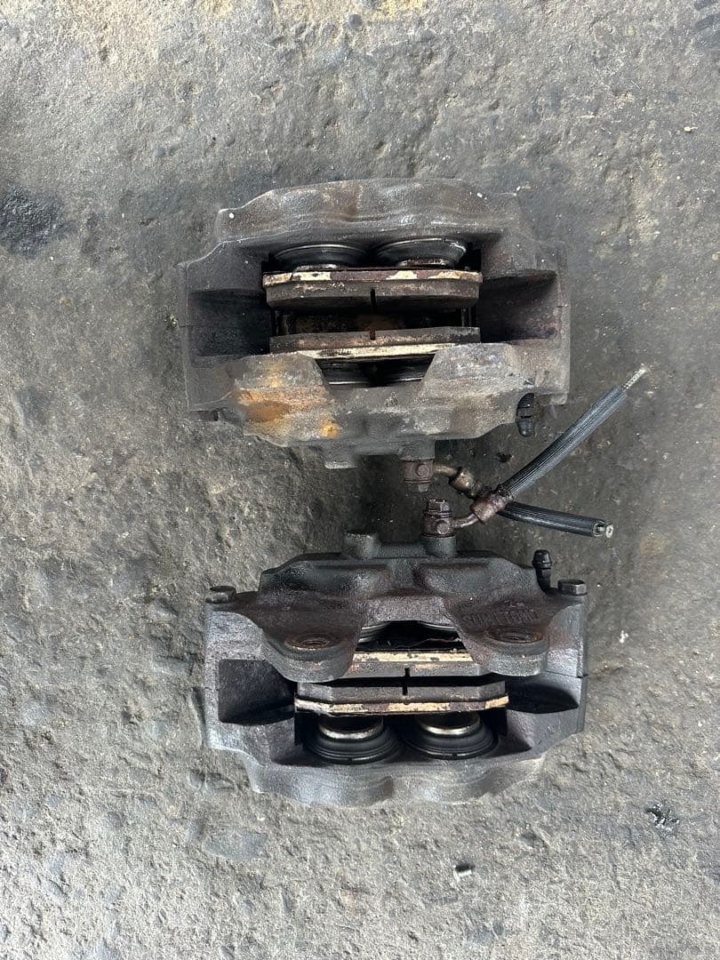 日産　Z32用フロントキャリパー左右セット