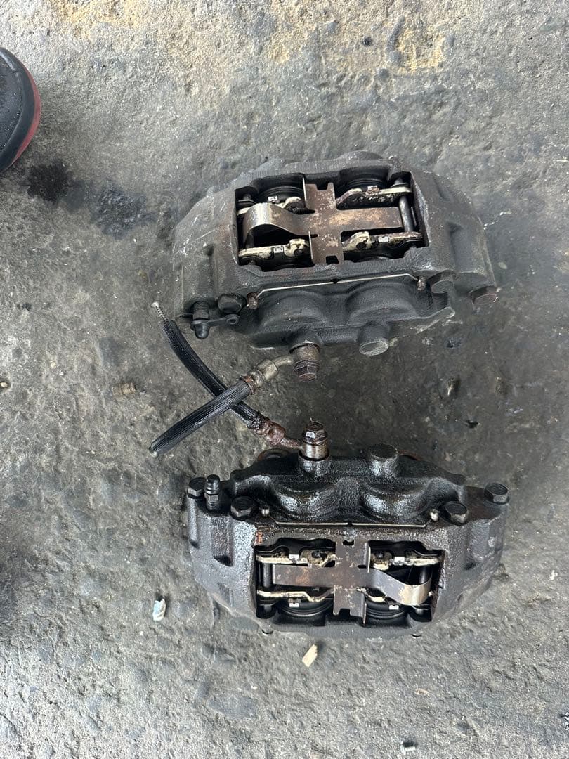 日産　Z32用フロントキャリパー左右セット