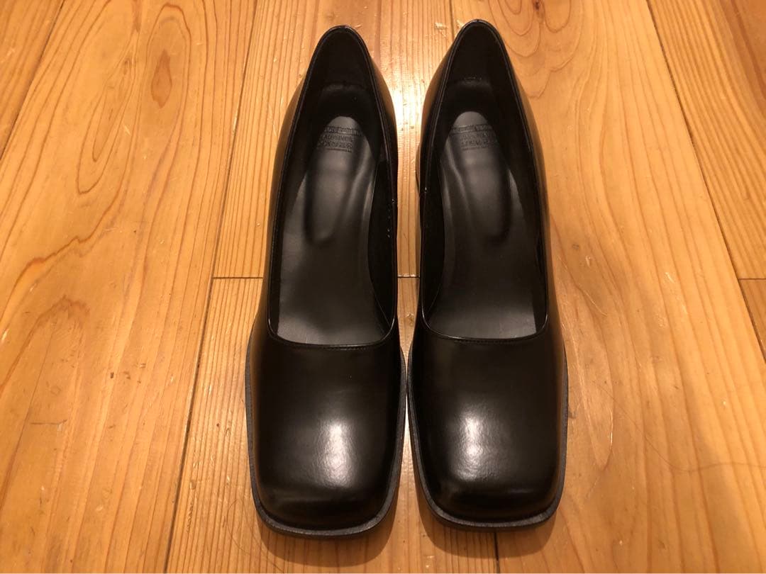 黒 スクエアトゥ 中ヒール シューズ　メゾンエウレカ　24