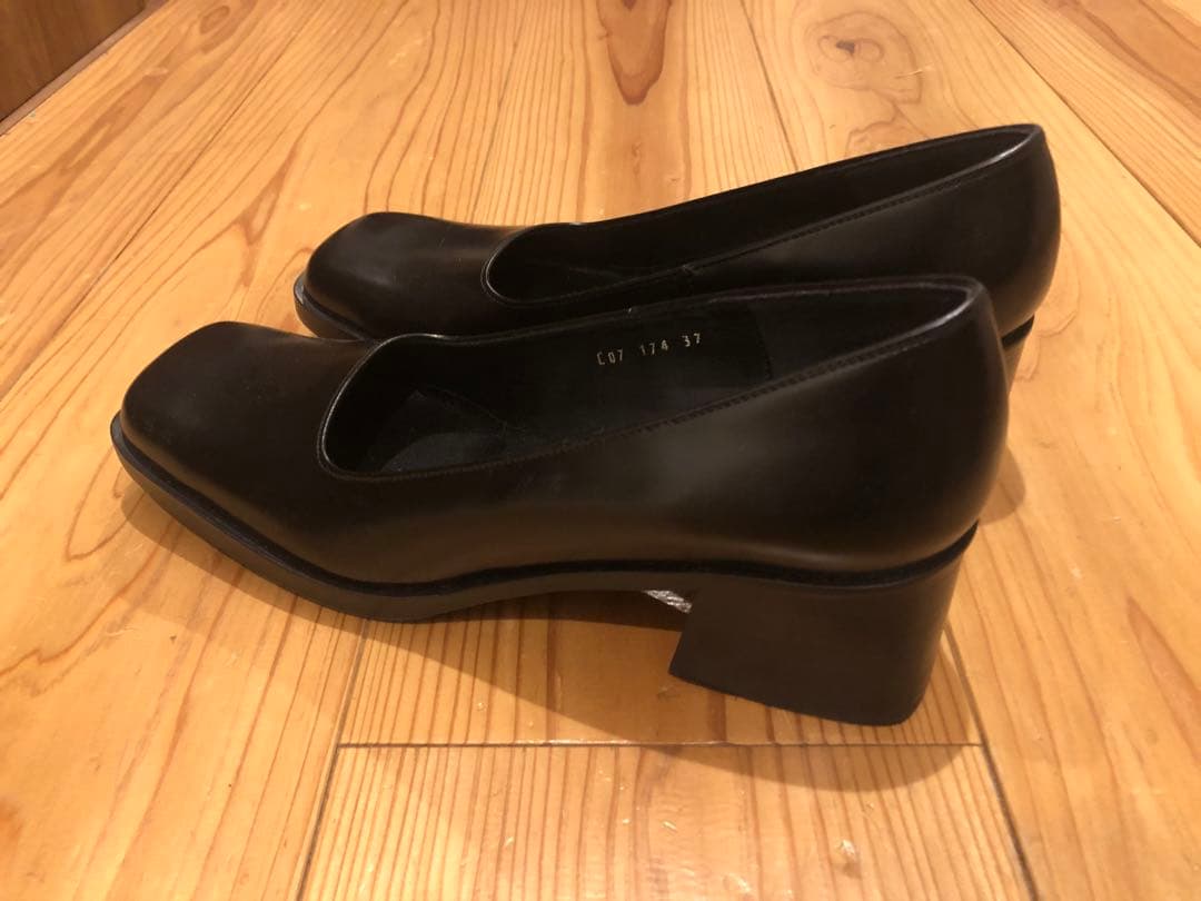 黒 スクエアトゥ 中ヒール シューズ　メゾンエウレカ　24