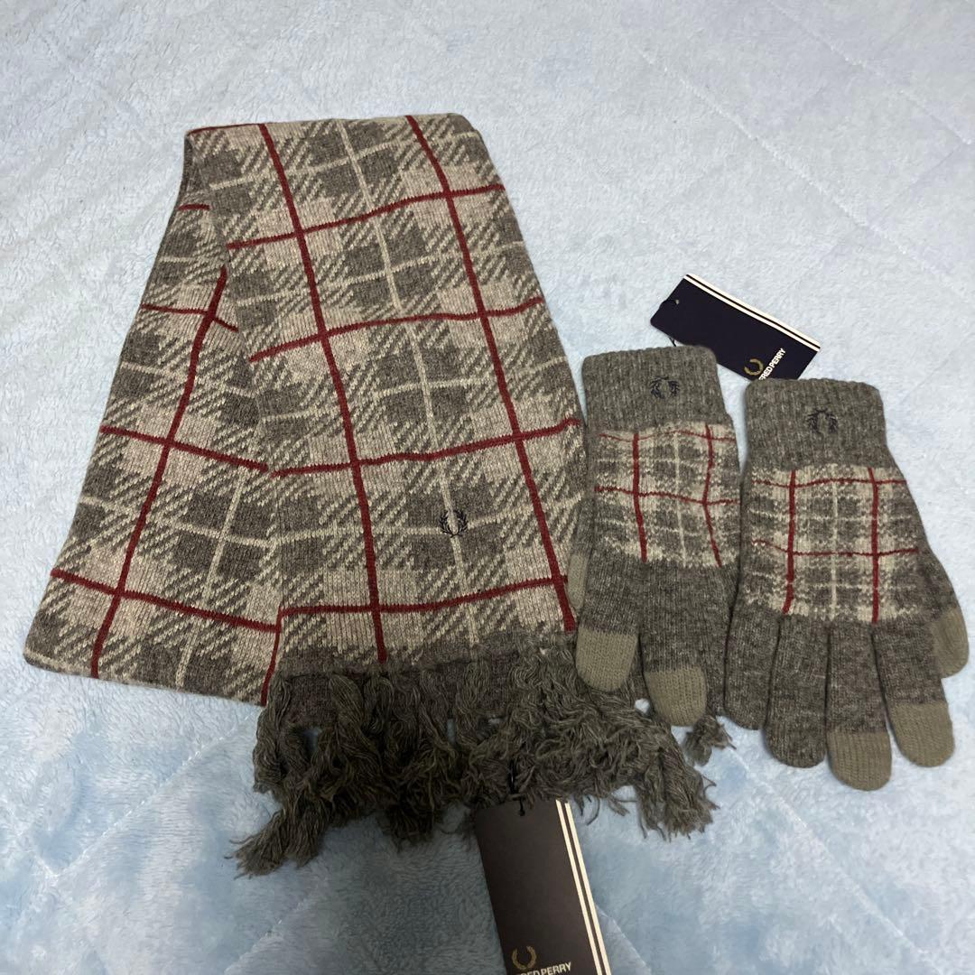 FRED PERRY チェック柄マフラーと手袋セット