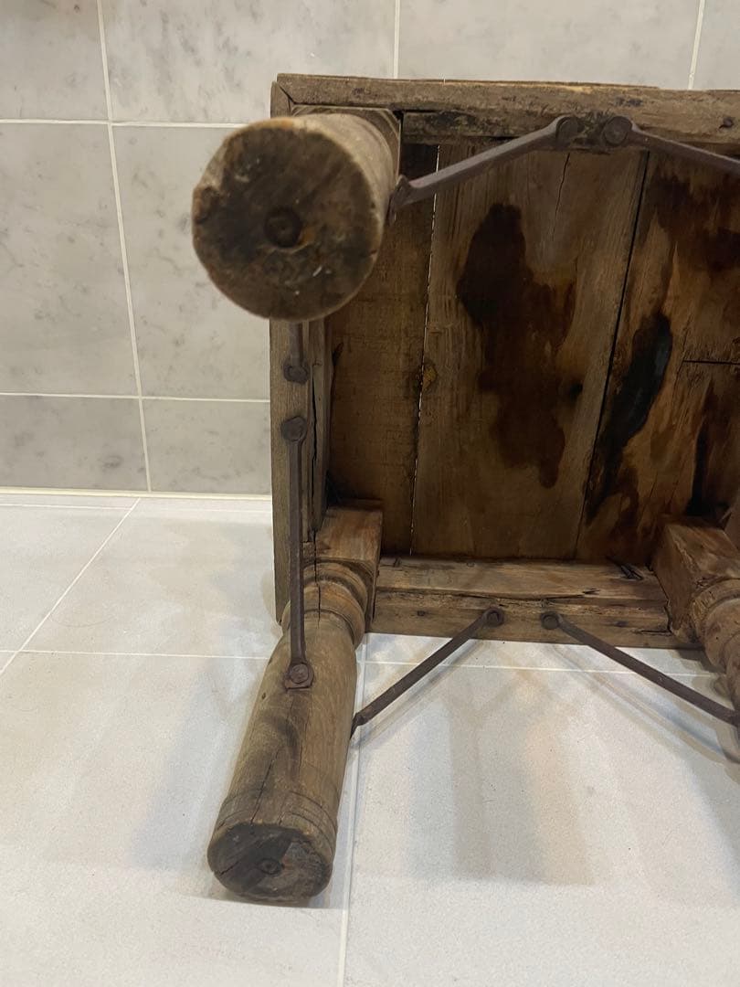 ベルギー　アントワープ　テーブル？　イス？　アイアン　インダストリアルサビ