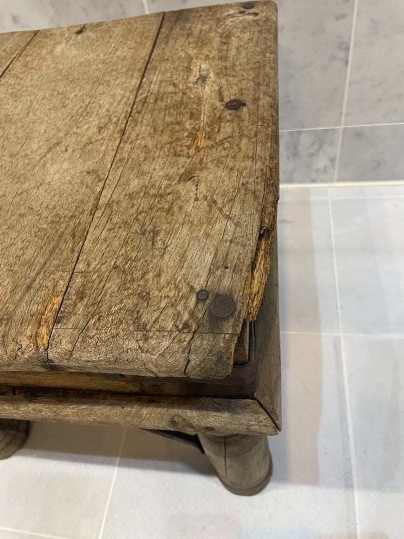 ベルギー　アントワープ　テーブル？　イス？　アイアン　インダストリアルサビ