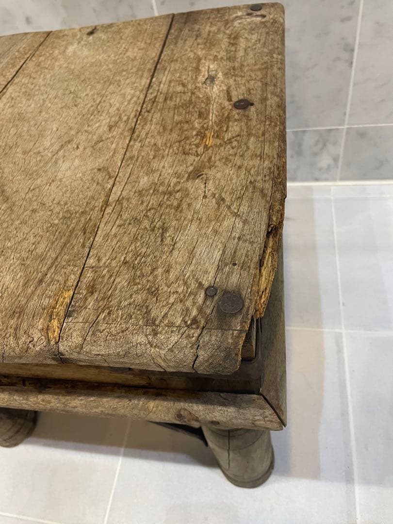 ベルギー　アントワープ　テーブル？　イス？　アイアン　インダストリアルサビ