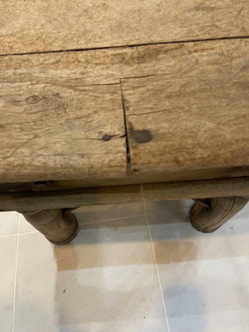 ベルギー　アントワープ　テーブル？　イス？　アイアン　インダストリアルサビ