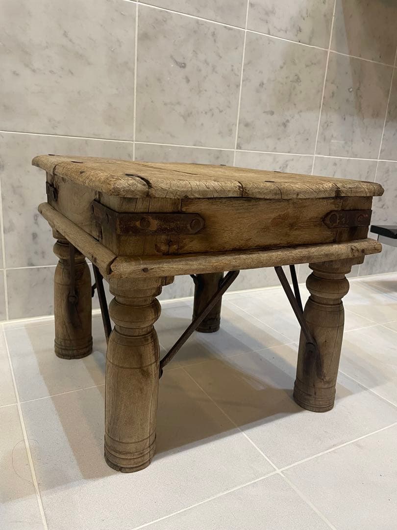 ベルギー　アントワープ　テーブル？　イス？　アイアン　インダストリアルサビ