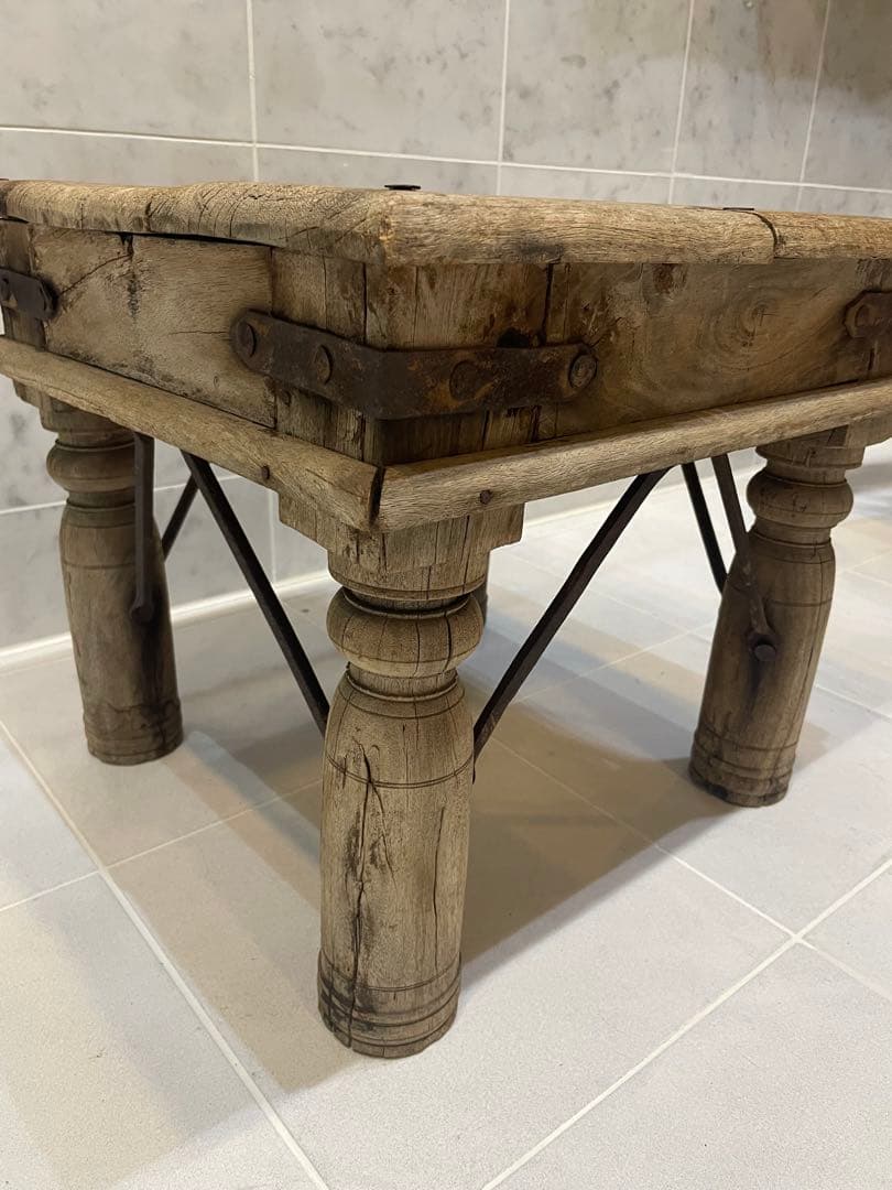 ベルギー　アントワープ　テーブル？　イス？　アイアン　インダストリアルサビ