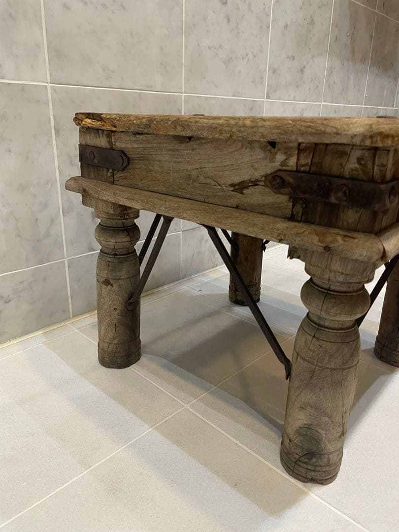 ベルギー　アントワープ　テーブル？　イス？　アイアン　インダストリアルサビ