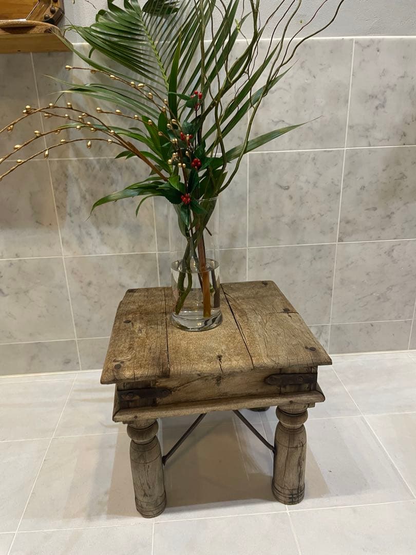 ベルギー　アントワープ　テーブル？　イス？　アイアン　インダストリアルサビ