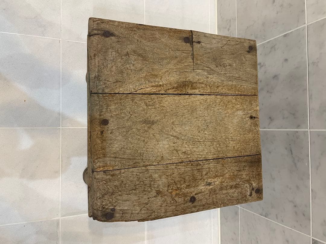 ベルギー　アントワープ　テーブル？　イス？　アイアン　インダストリアルサビ