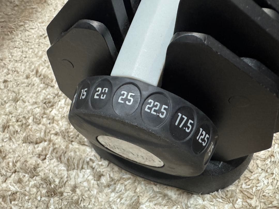 ①可変式ダンベル1個 25.0kg 2.5Kg刻みで調整可能