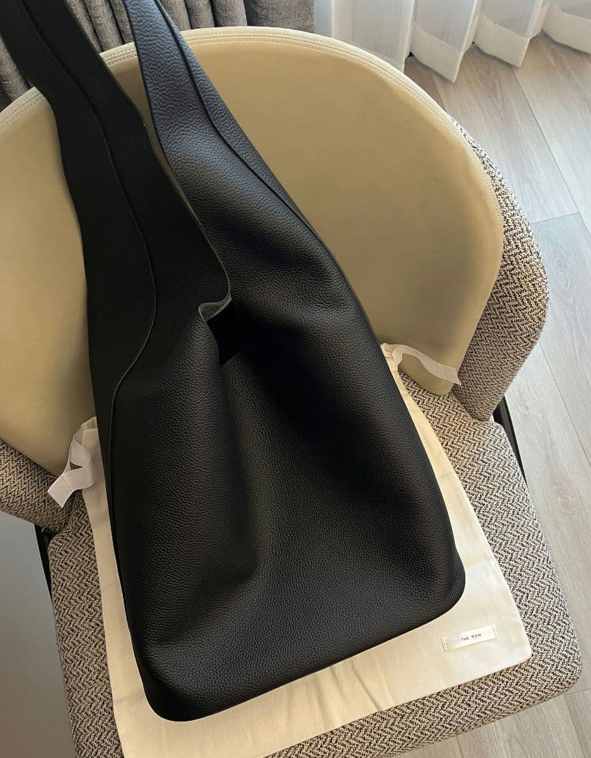 the row bindle three black ザ ロウ