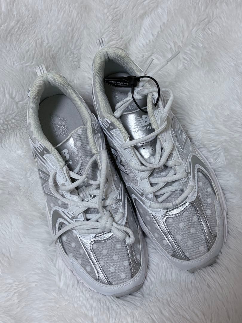 【新品】ニューバランス 530 シルバーメタリック ポルカドット 24.5cm