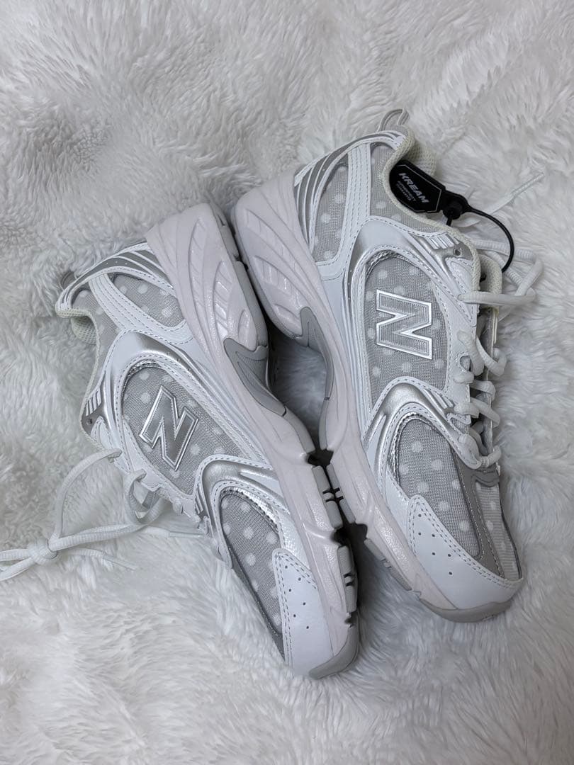 【新品】ニューバランス 530 シルバーメタリック ポルカドット 24.5cm