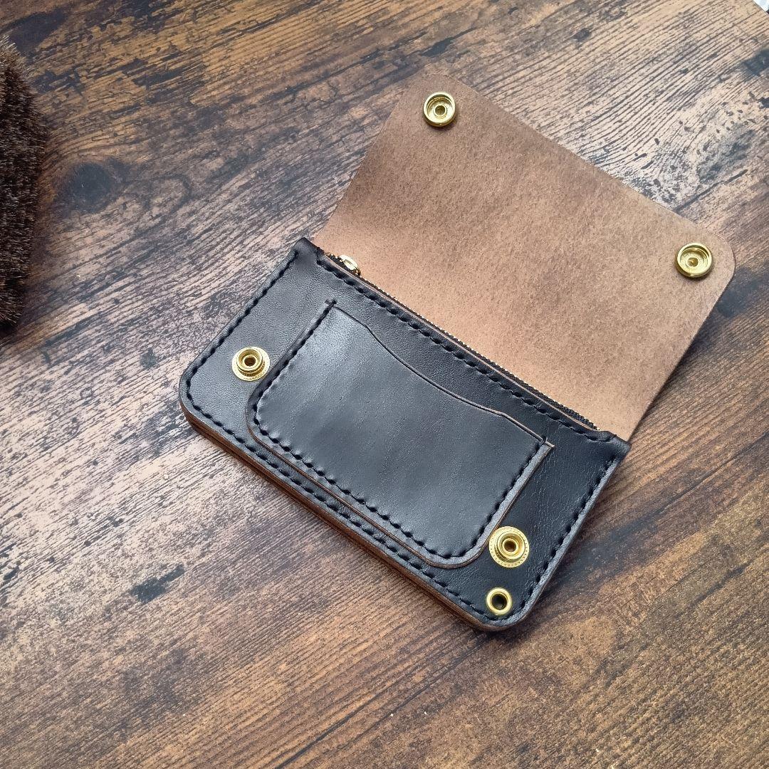 【100%　ホースバット 　ブラック茶芯】ミドルトラッカーウォレット