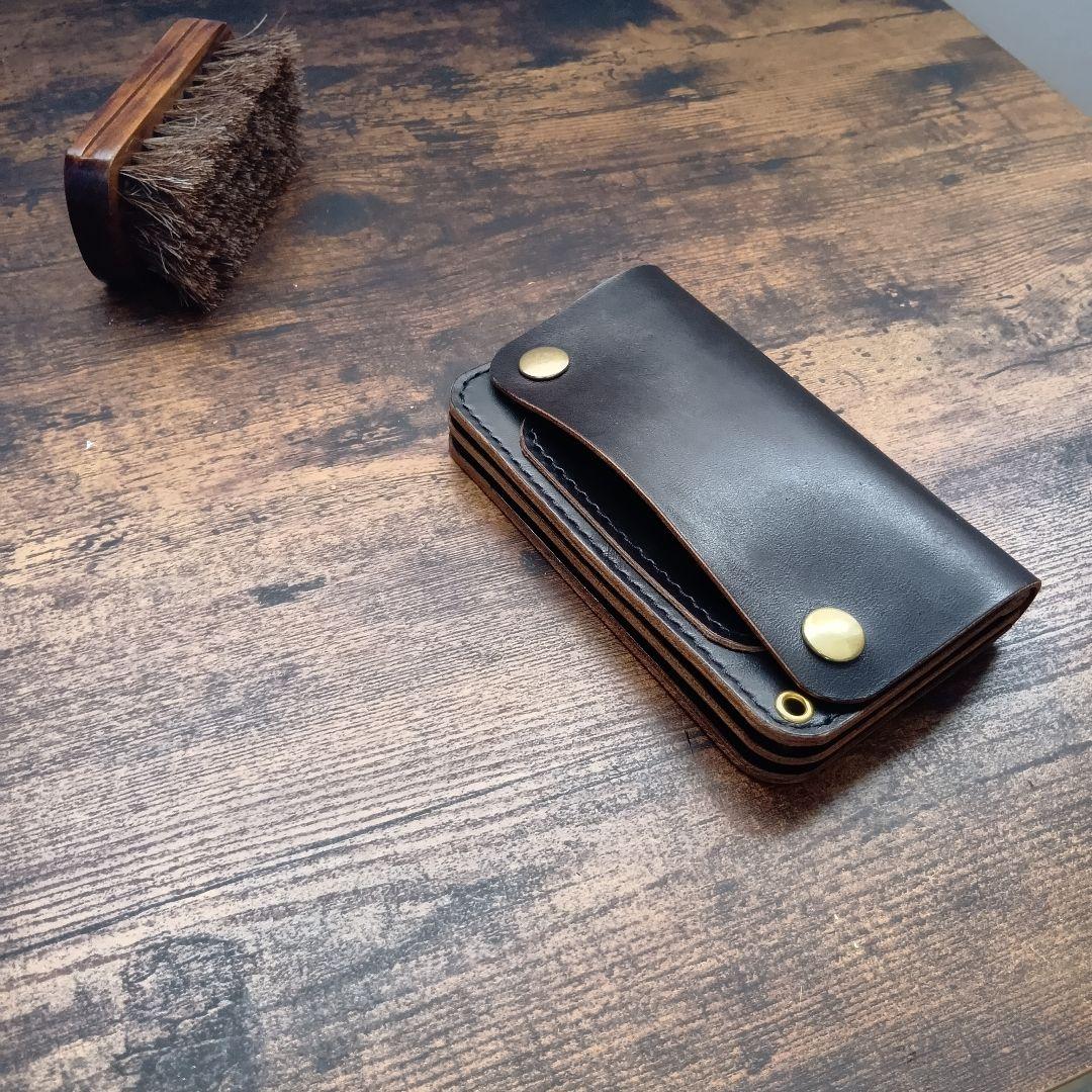 【100%　ホースバット 　ブラック茶芯】ミドルトラッカーウォレット