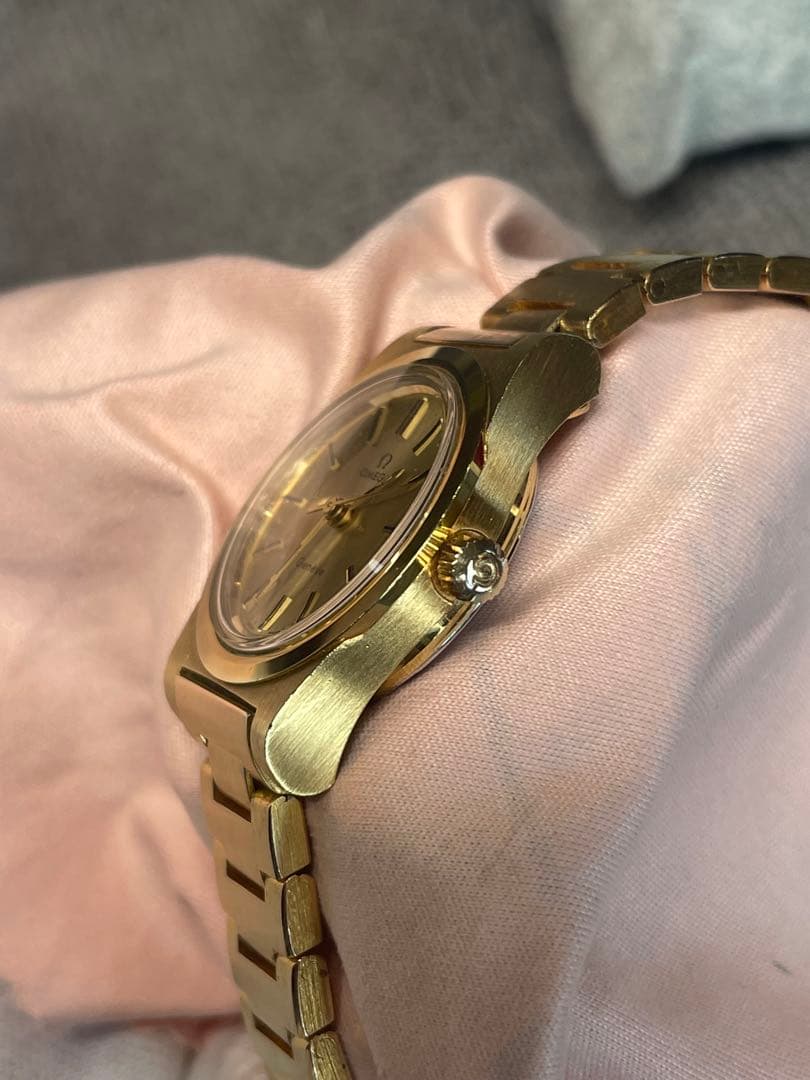 SWISS OMEGA 手巻き　レディース　正確稼働　ほぼ未使用　裏蓋シール　箱