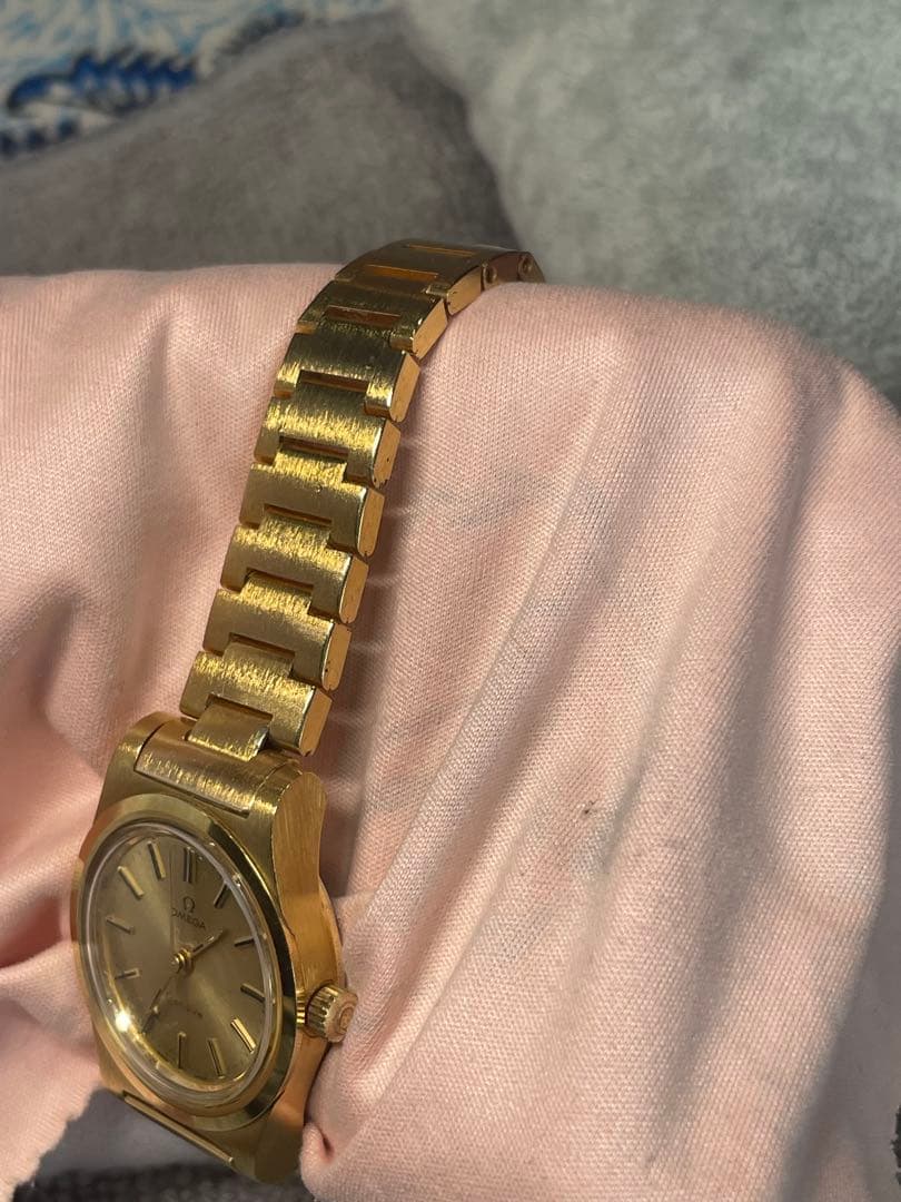 SWISS OMEGA 手巻き　レディース　正確稼働　ほぼ未使用　裏蓋シール　箱