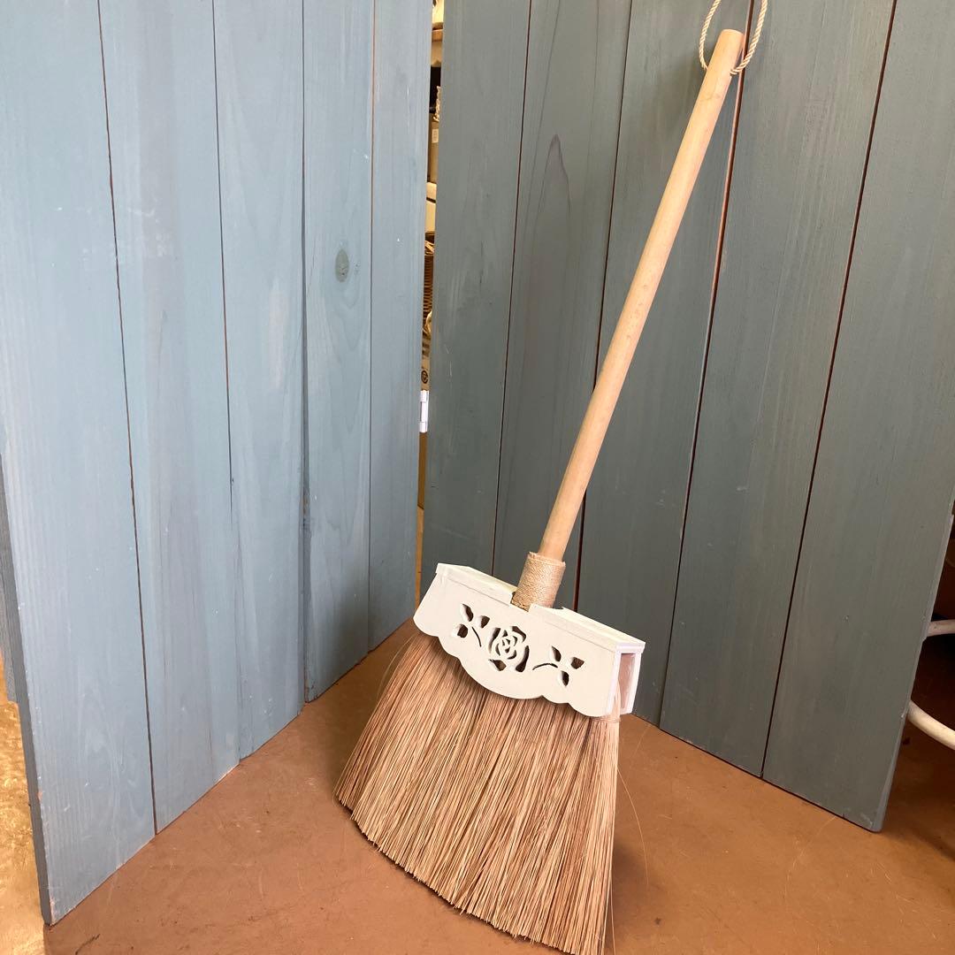 ななさん専用マニーローズキッチンセンターラック、ほうき、タイルのプレート3点