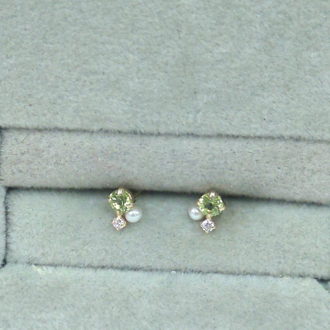 ヨンドシー 4℃ K10 ピアス ライトグリーン クリスタルラインストーンパール