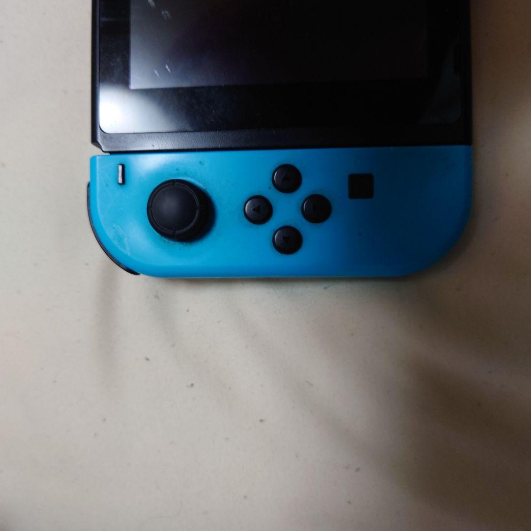 Nintendo Switch 本体と充電器