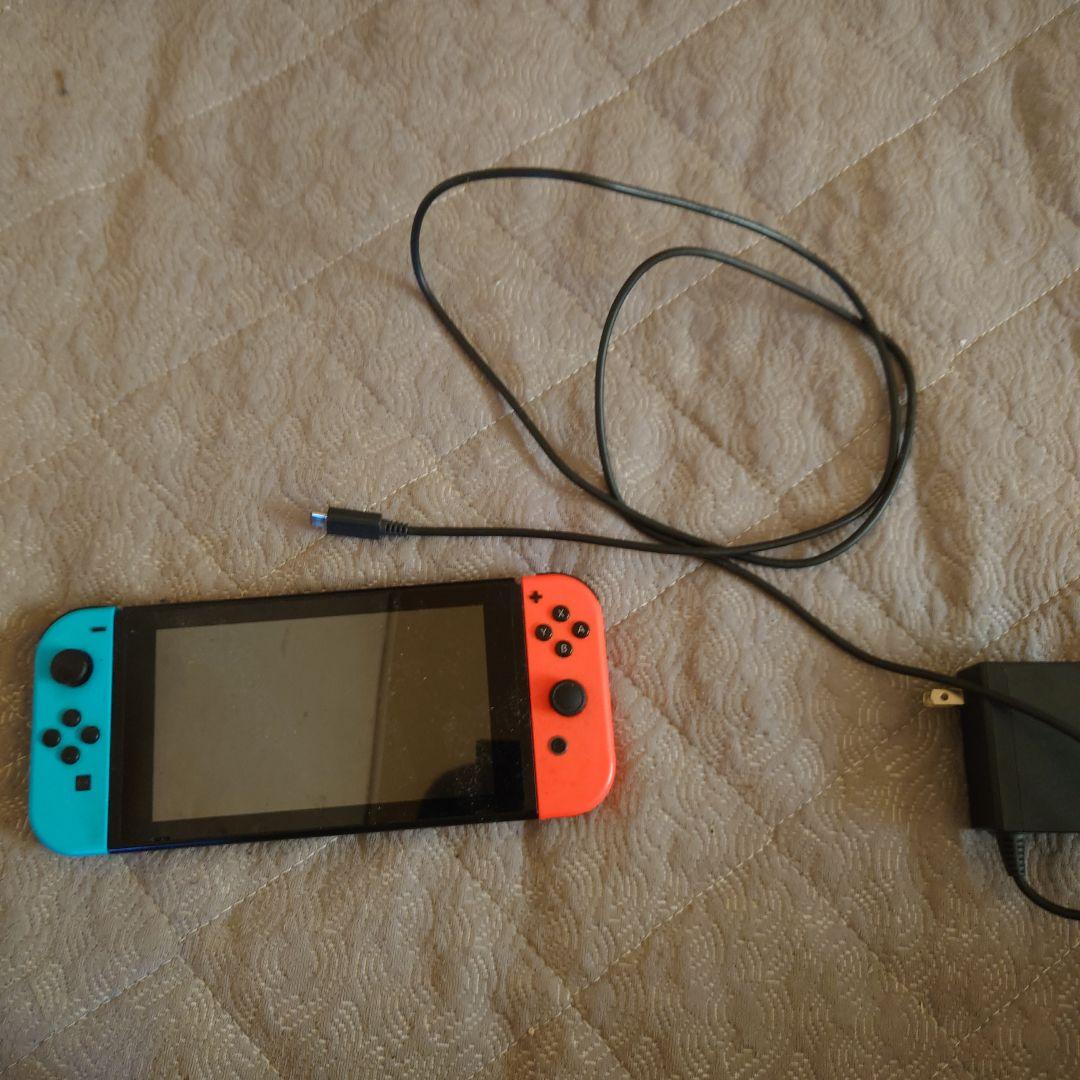 Nintendo Switch 本体と充電器