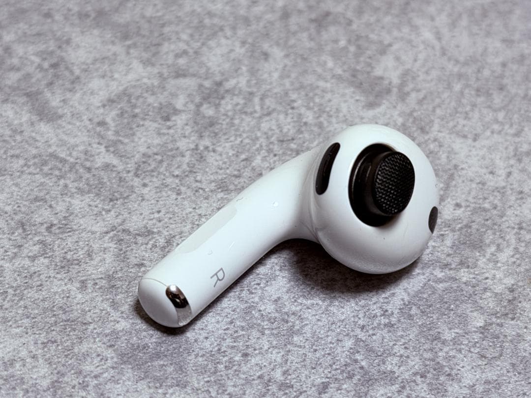 AirPods Pro 3 ケース＆右耳ほぼ新品 (※左イヤホン傷あり動作OK)