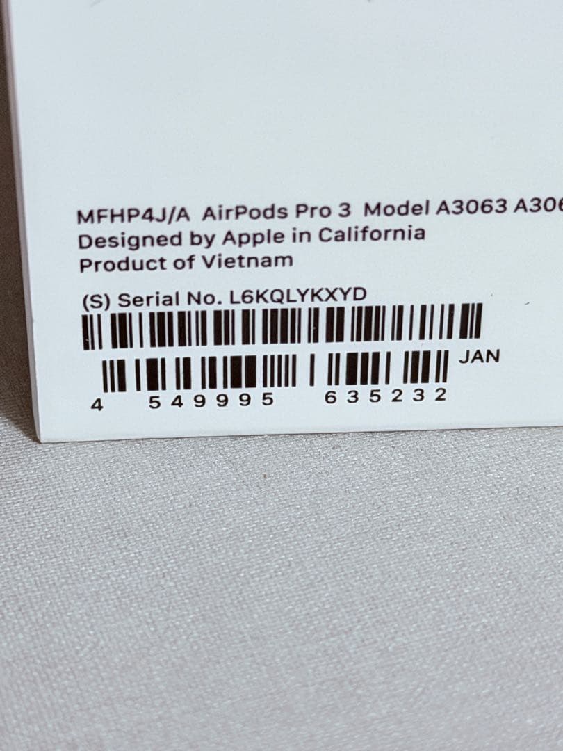 AirPods Pro 3 ケース＆右耳ほぼ新品 (※左イヤホン傷あり動作OK)