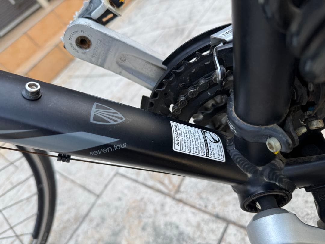 は*る様 【定価8.3万円】マットブラックTrek 大阪府引き取り可能な方限定