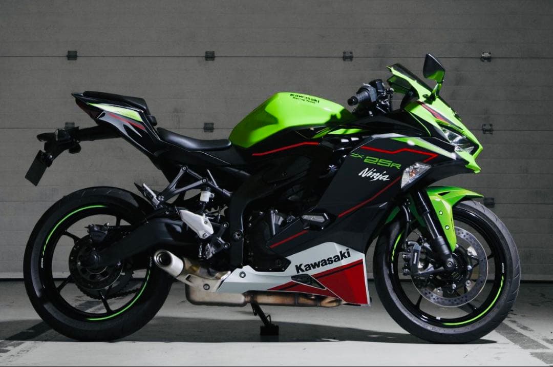 土日限定価格‼️カワサキ　ZX25R 2022 エボニー　テールカバー