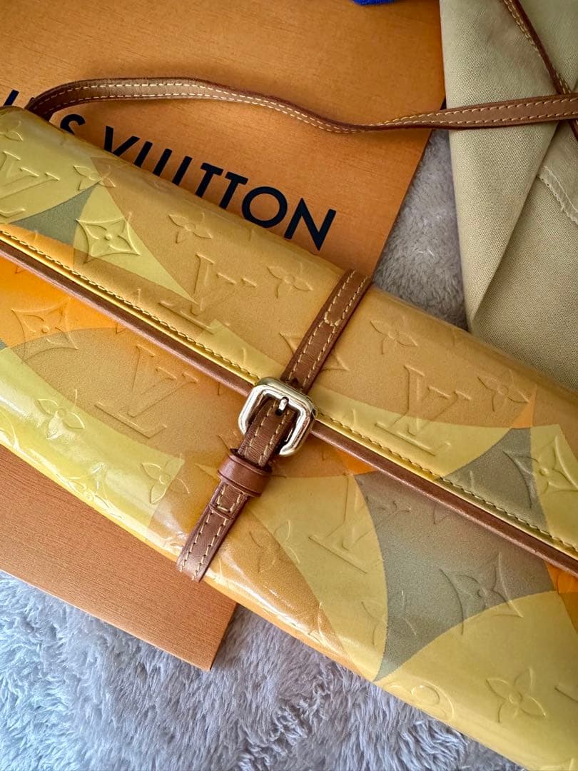 LOUIS VUITTON イエロー クラッチバッグ　ポシェットフルール