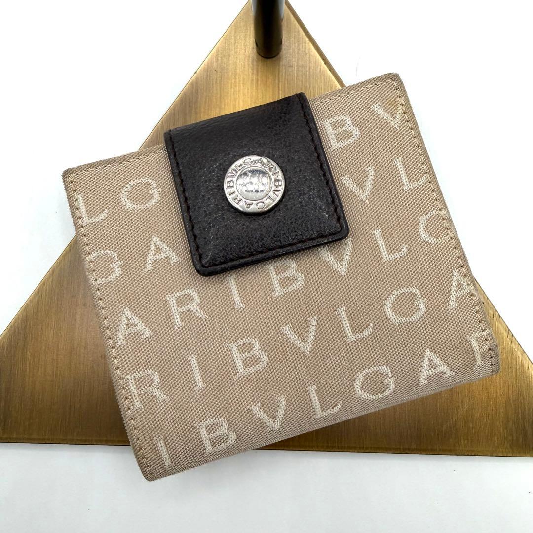 極美品　BVLGARI 二つ折り財布 ベージュ　ロゴマニア　ロゴ入り　イタリア製