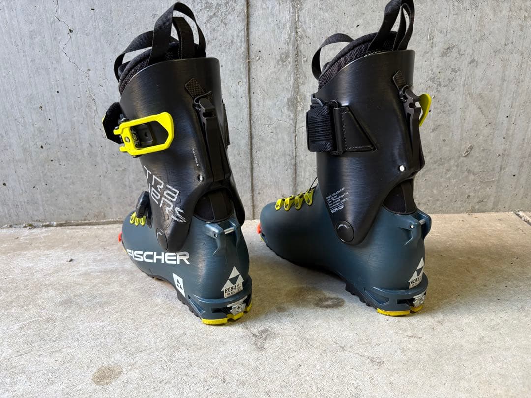 新品未使用品フィッシャー スキーブーツ TRAVERS