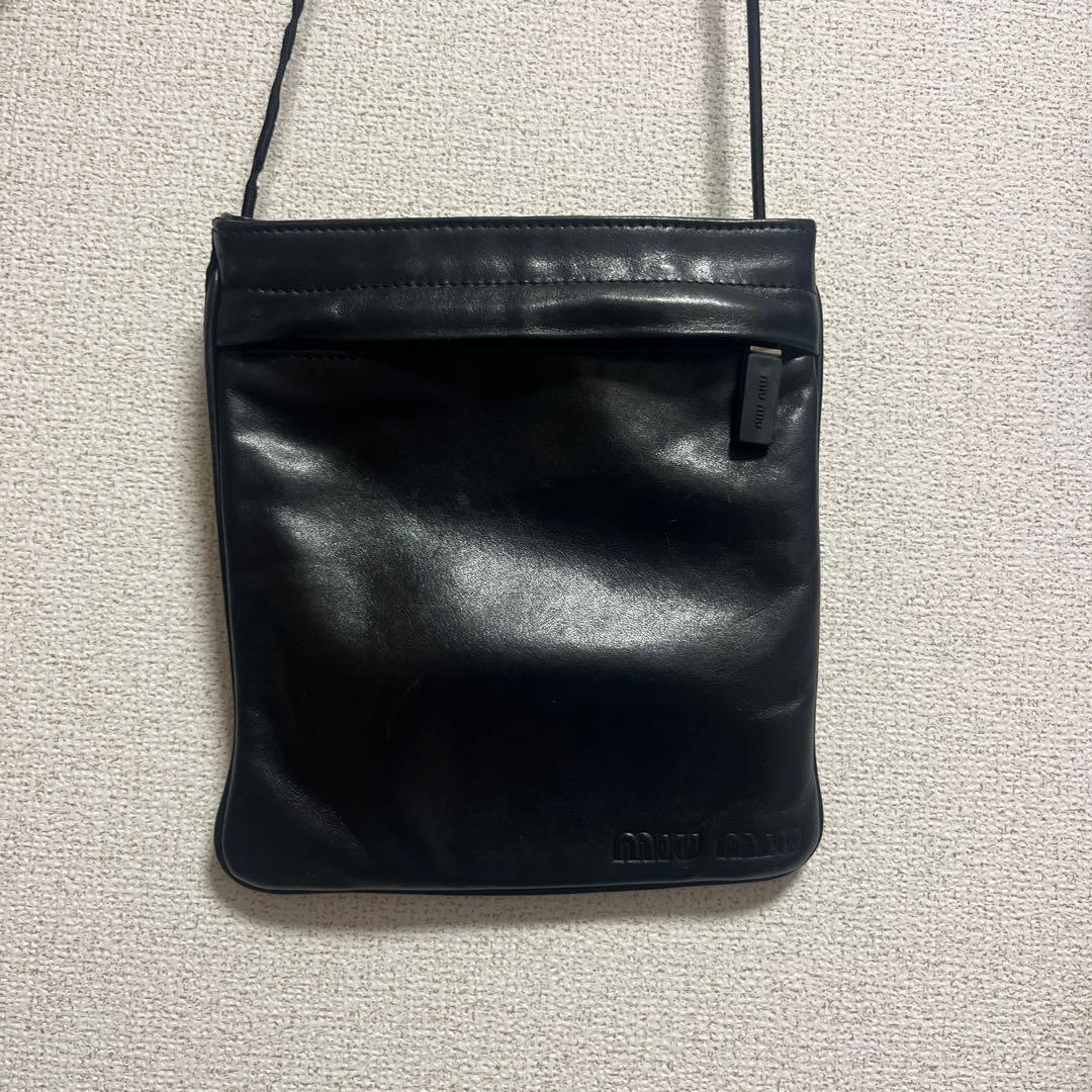 MIU MIU ブラックレザーショルダーバッグ