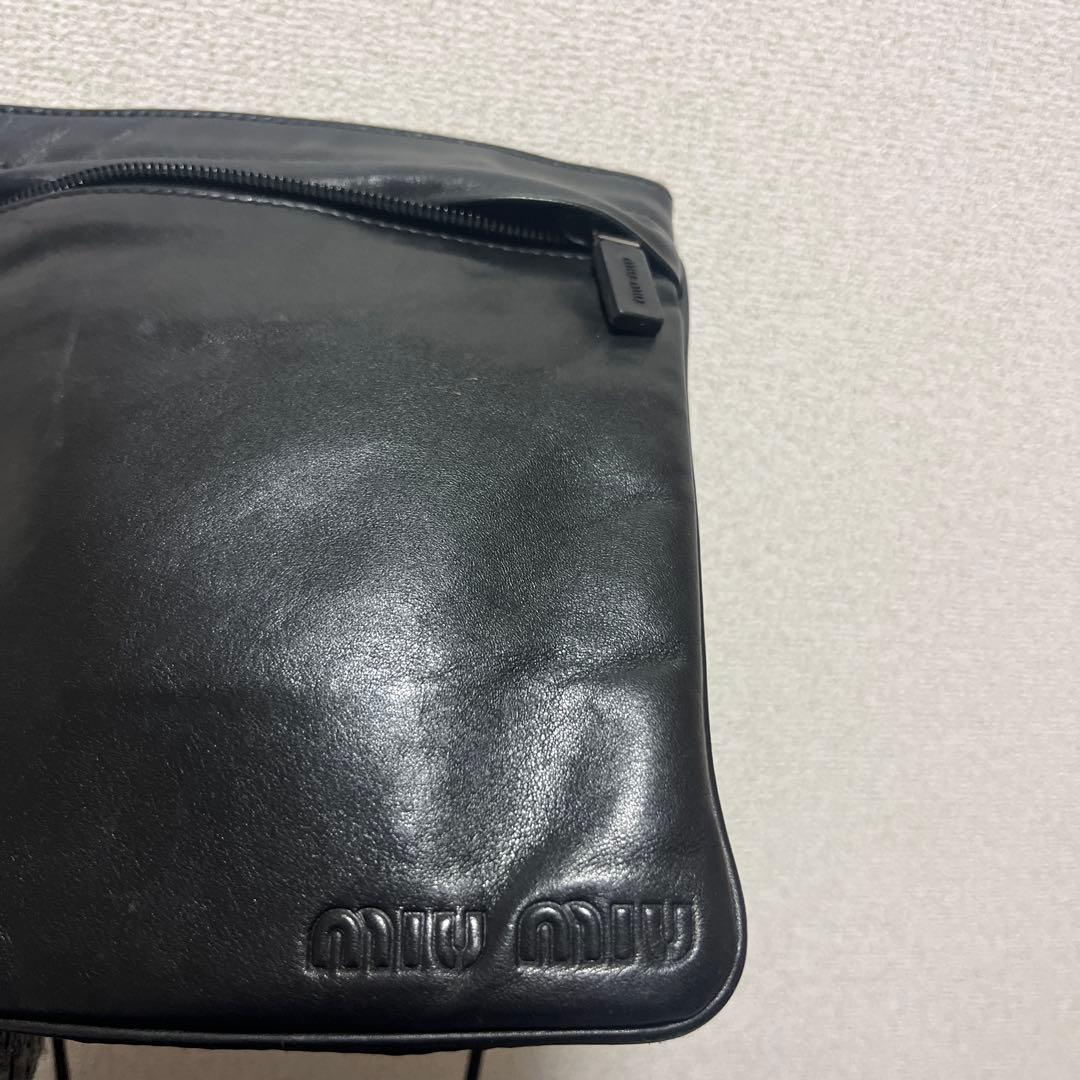 MIU MIU ブラックレザーショルダーバッグ