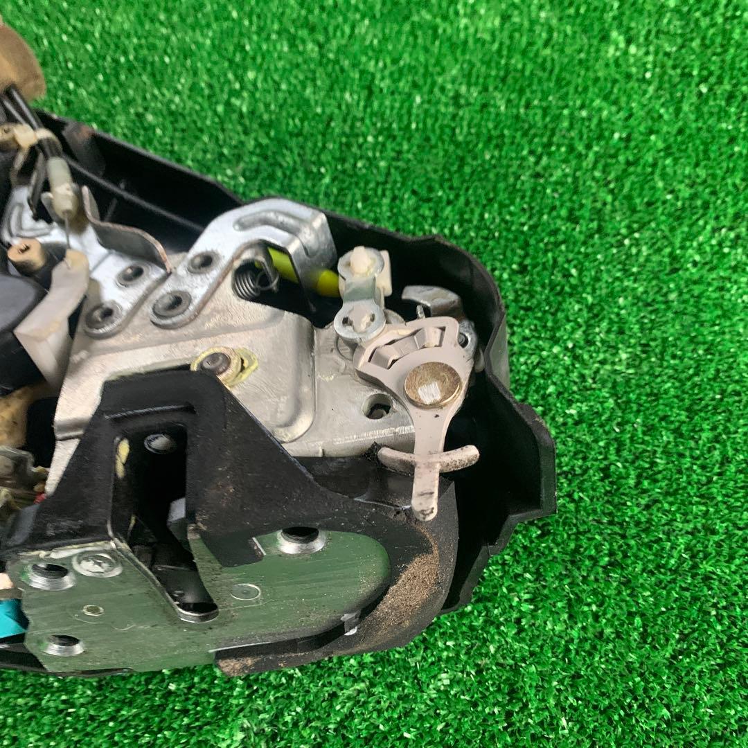 トヨタ　セルシオ　30 31 後期　純正ドアロックアクチュエーター右リア　中古品