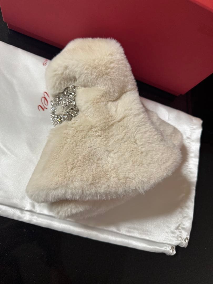 【Roger Vivier】 ストラスバックルフィッシャーマンハット　エコファー