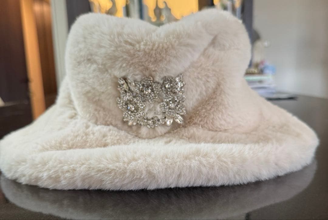 【Roger Vivier】 ストラスバックルフィッシャーマンハット　エコファー