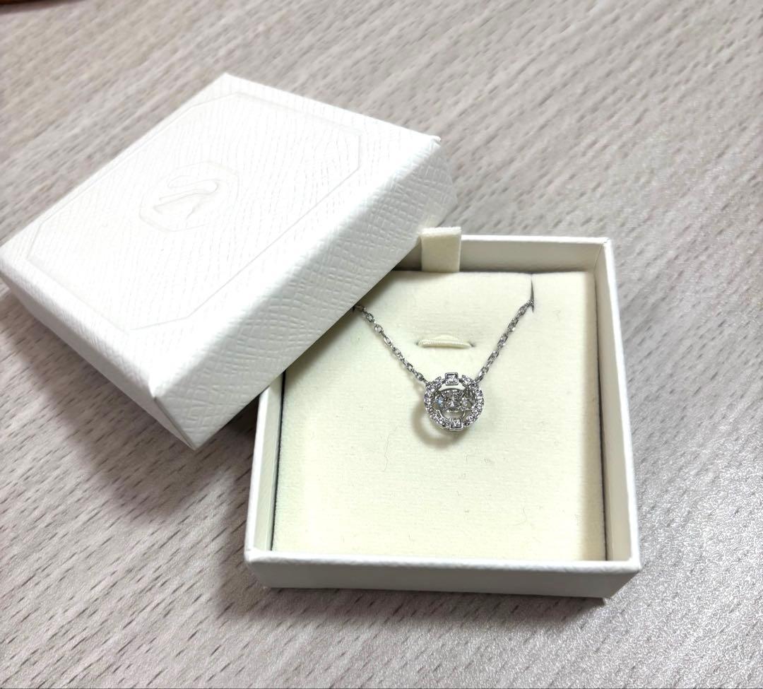 Swarovski ラウンドペンダントネックレス