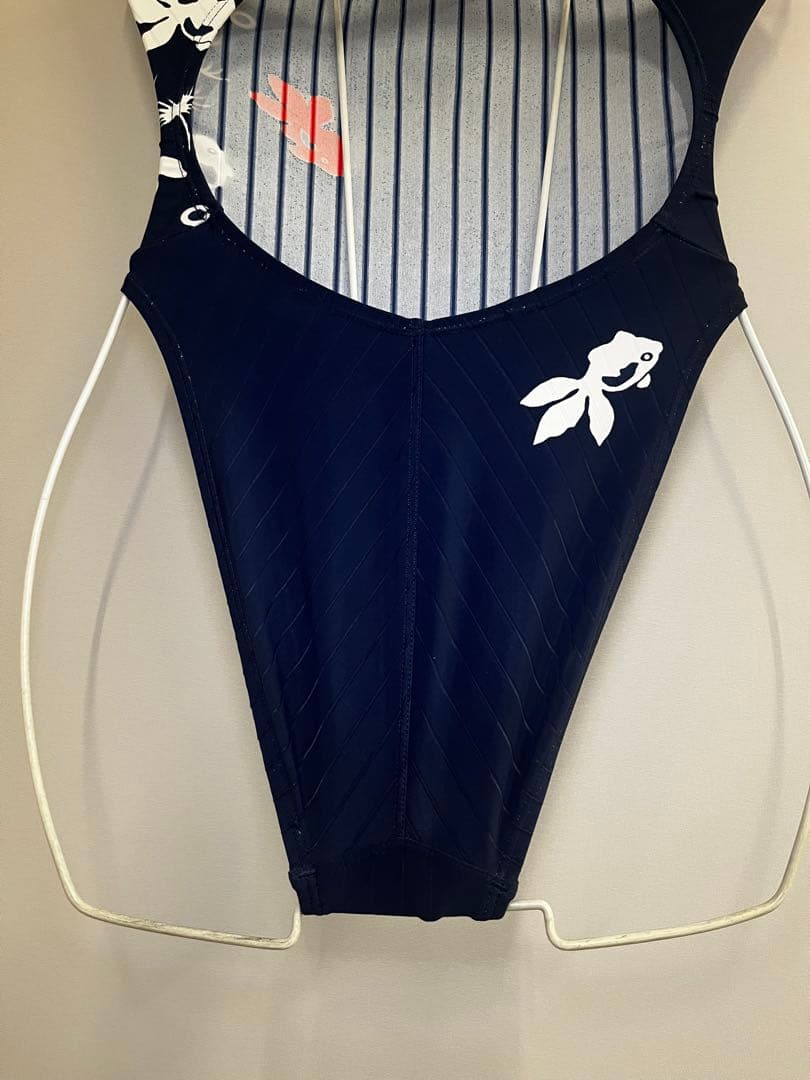 アリーナ 競泳水着 ハイレグ水着 金魚柄サイズSS縦線生地